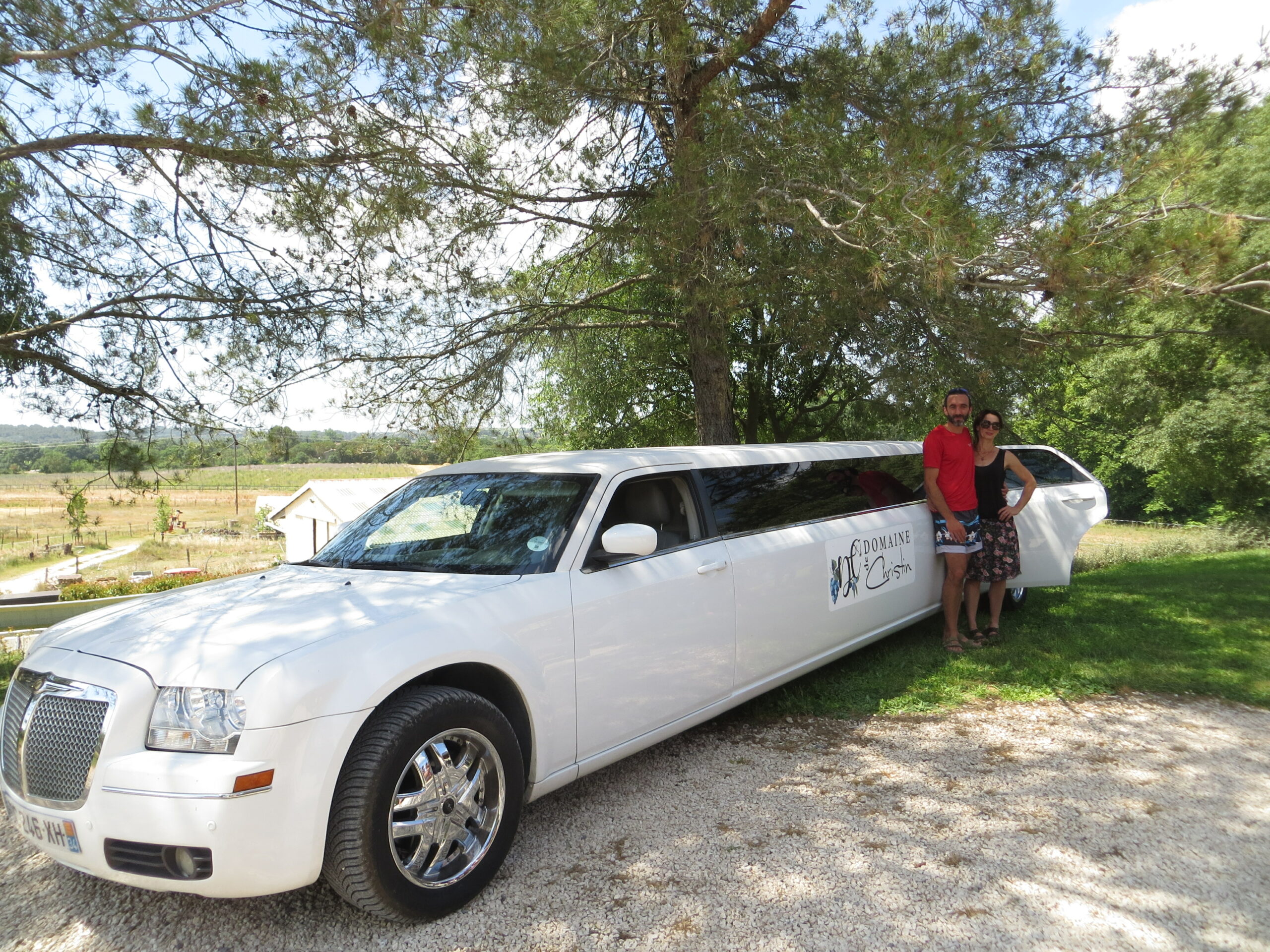 Une limousine blanche