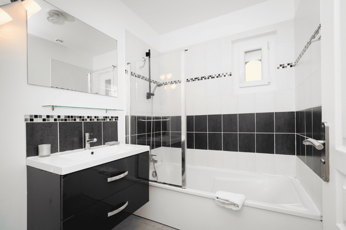 bathroom at the villa called Les Oliviers