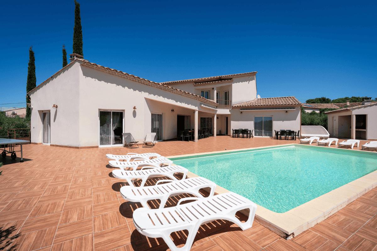swimming pool of both the villas
