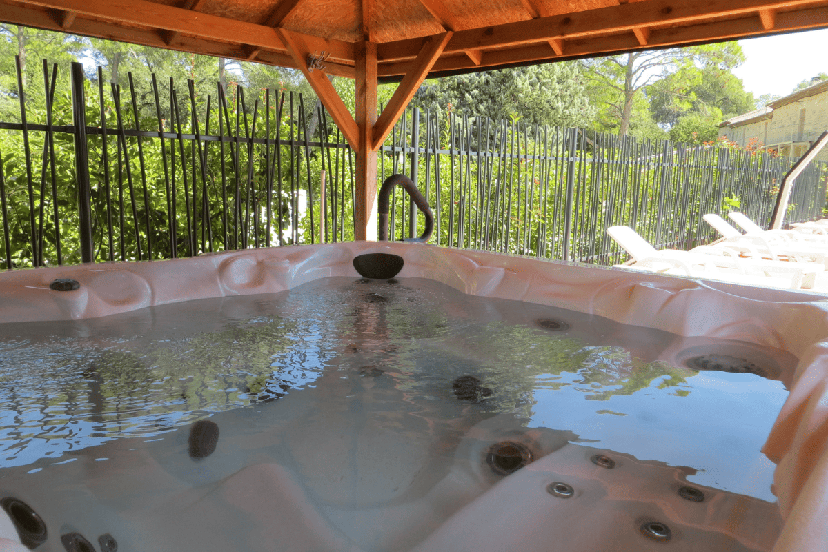 jacuzzi at the place called Les Bains at the estate - Private Events South France