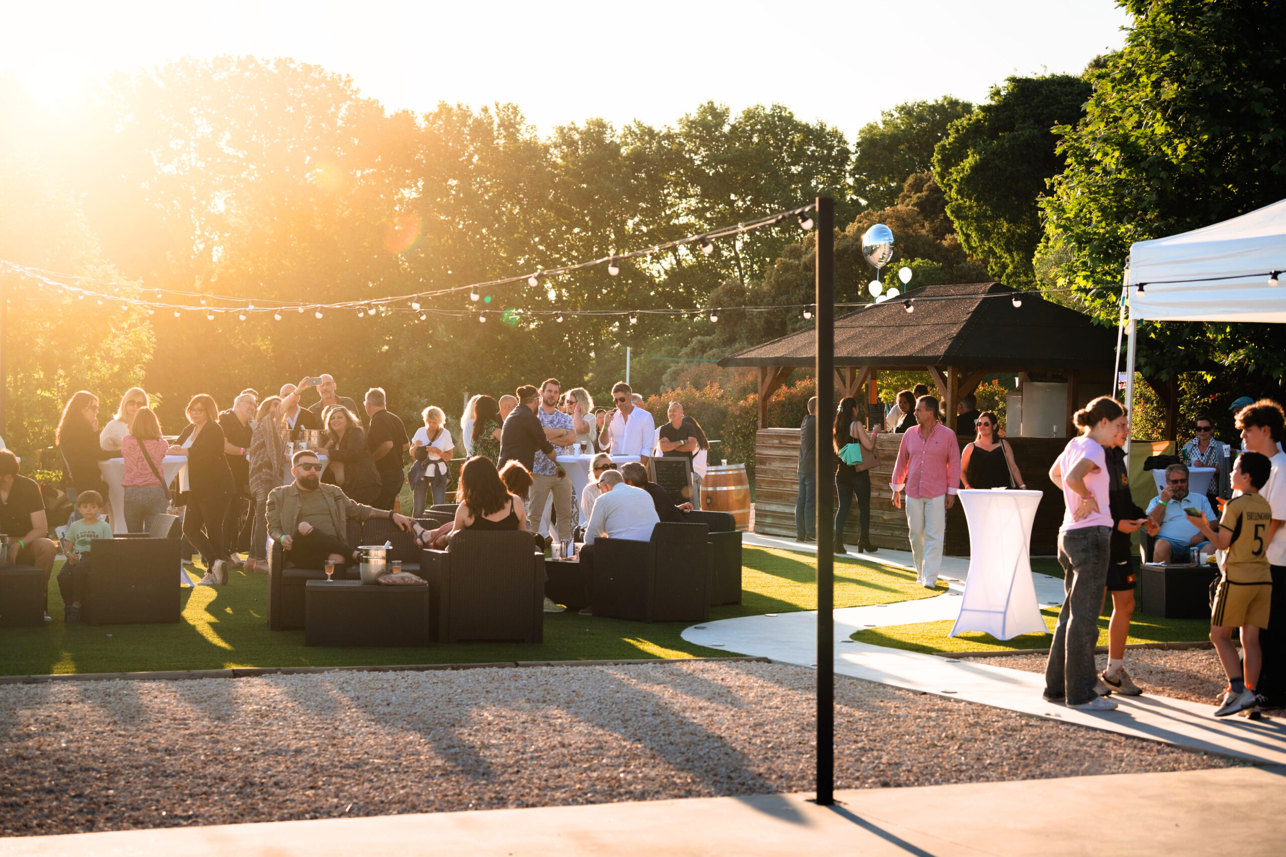 guests enjoying aperitif at the Garden Féerie