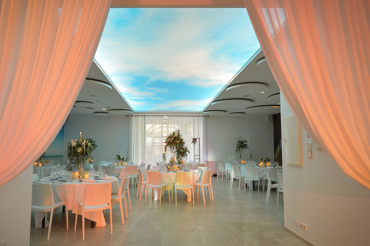 indoor reception area - Le Chai d'Eden