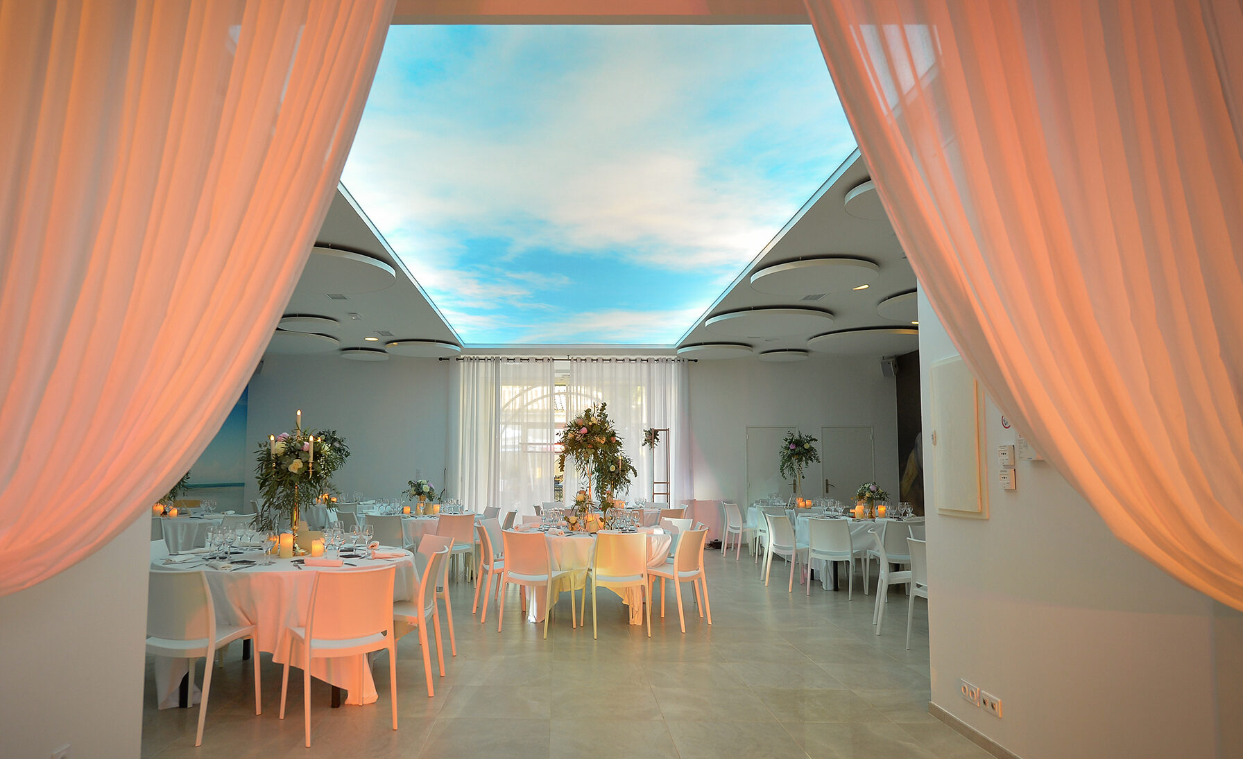 indoor reception area - Le Chai d'Eden