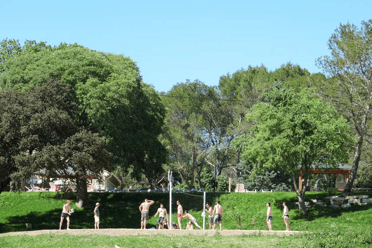 people playing beach volley at the estate - Private Events South France