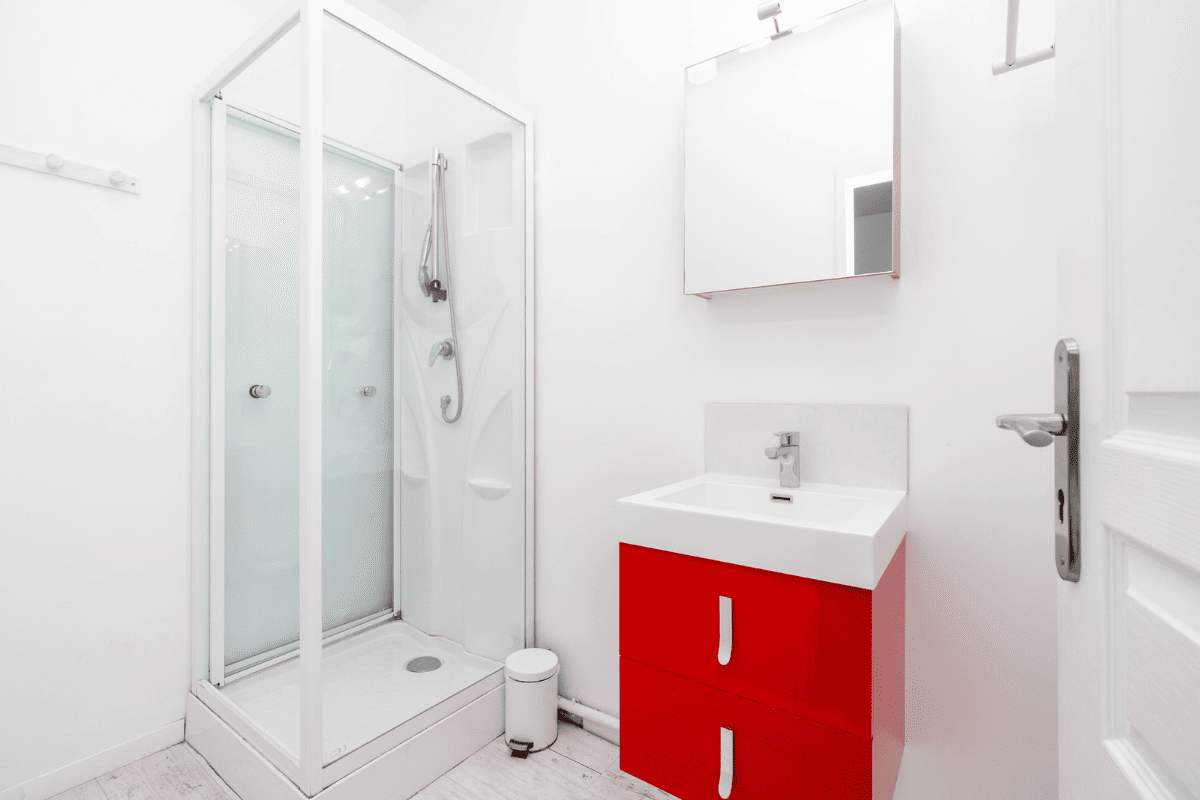 salle de bain avec douche